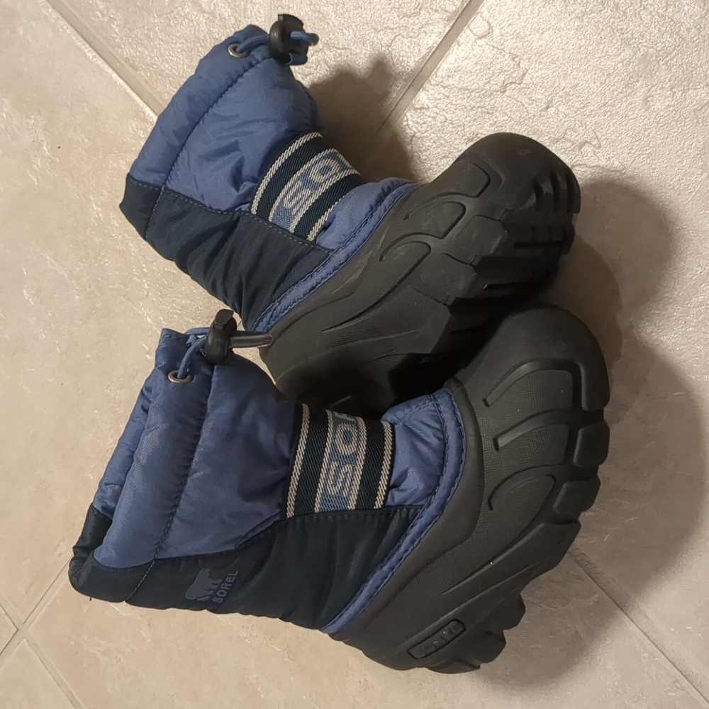 SOREL kids snow boots (almost new)